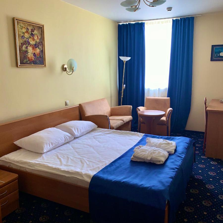 Kozatskiy Hotel Kiev Ngoại thất bức ảnh