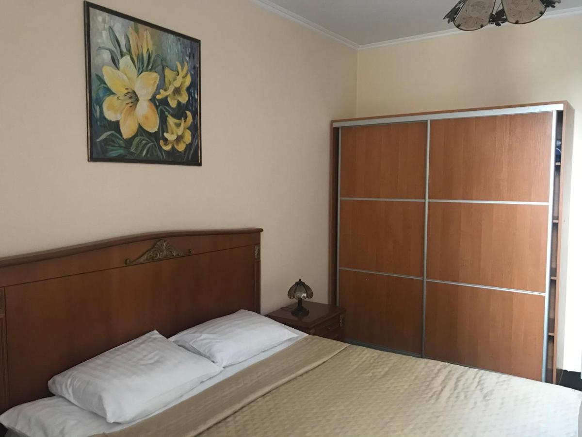Kozatskiy Hotel Kiev Ngoại thất bức ảnh