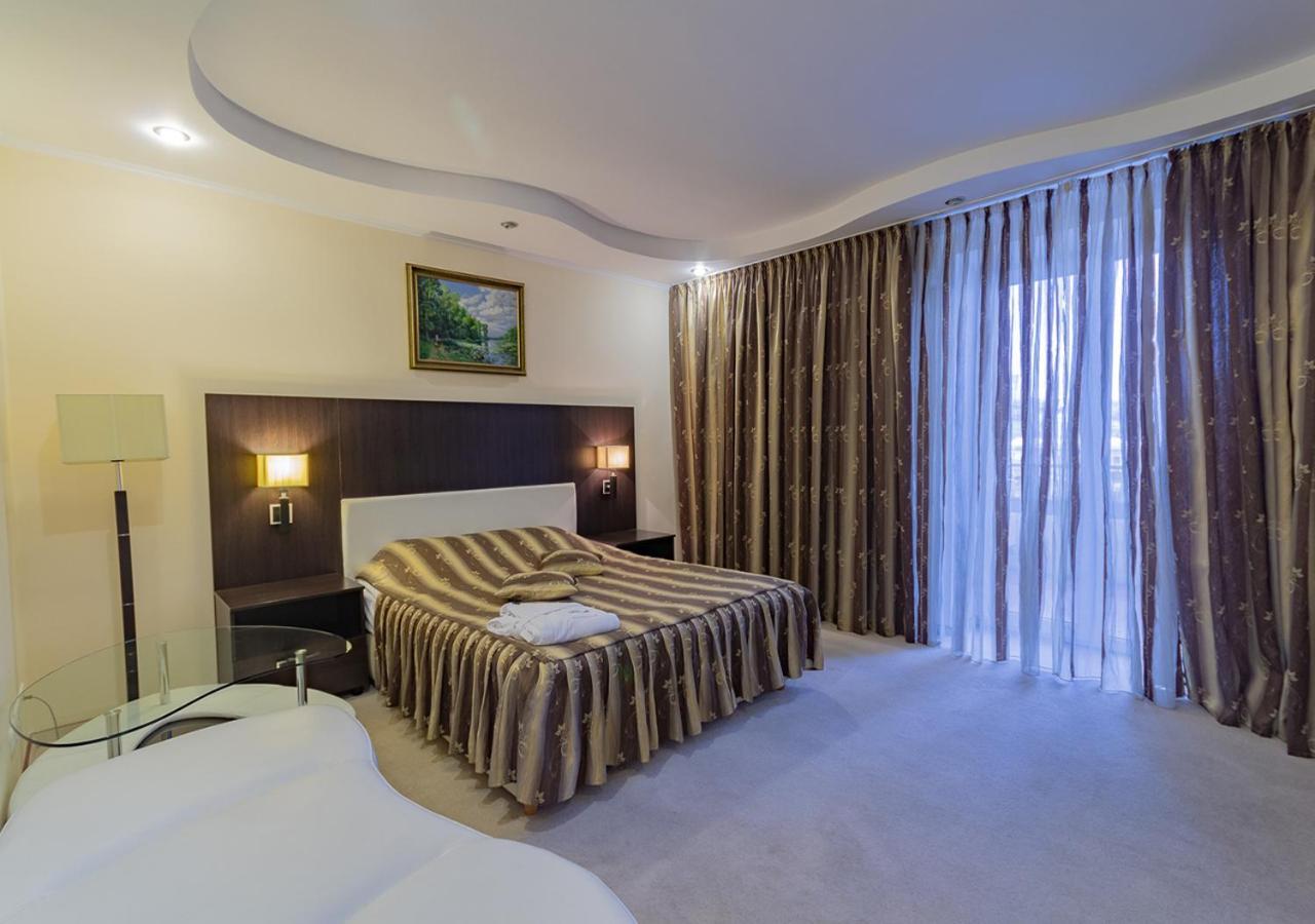 Kozatskiy Hotel Kiev Ngoại thất bức ảnh