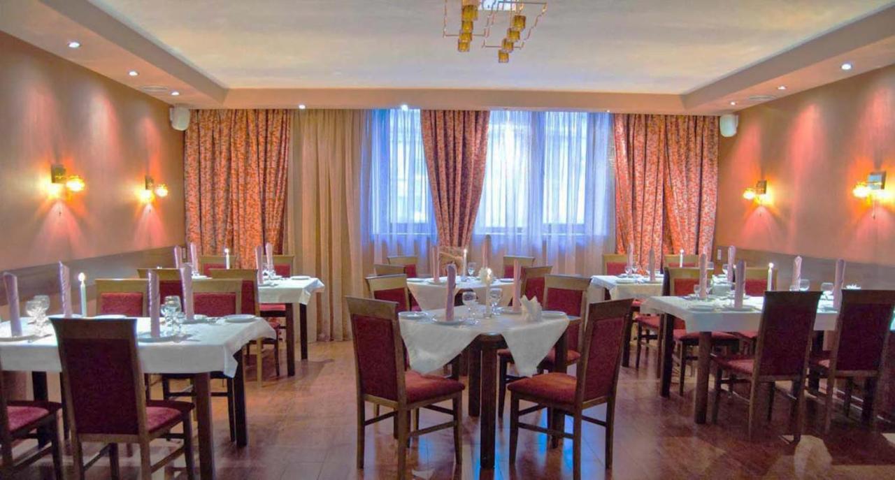 Kozatskiy Hotel Kiev Ngoại thất bức ảnh